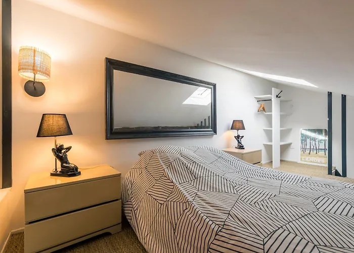 Les Deux Clefs - Acte 2 Apartment